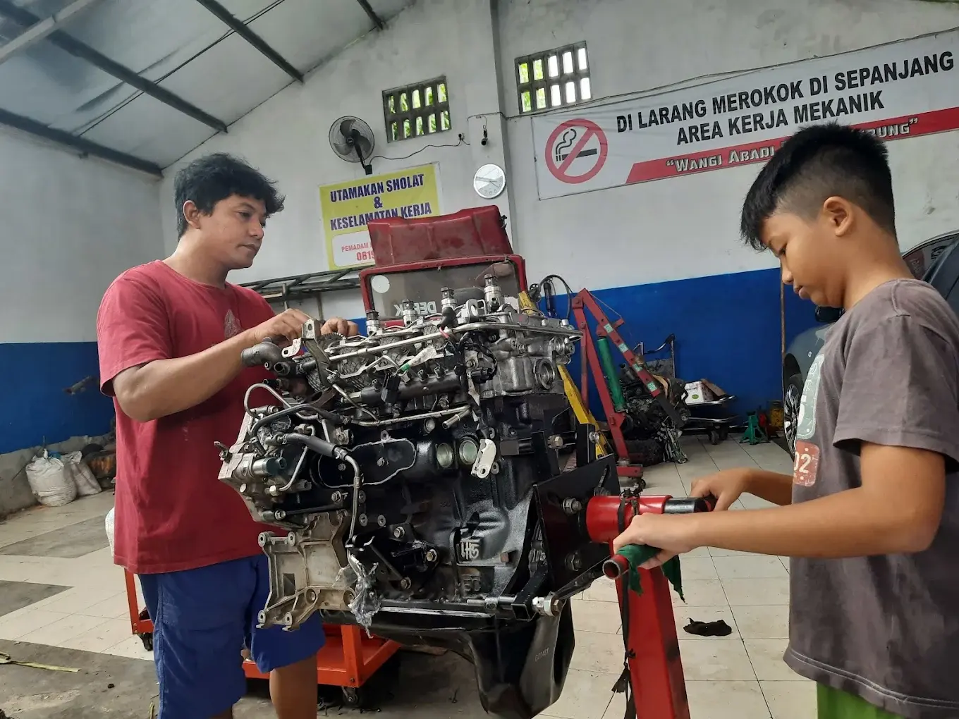 Detail servis mesin mobil