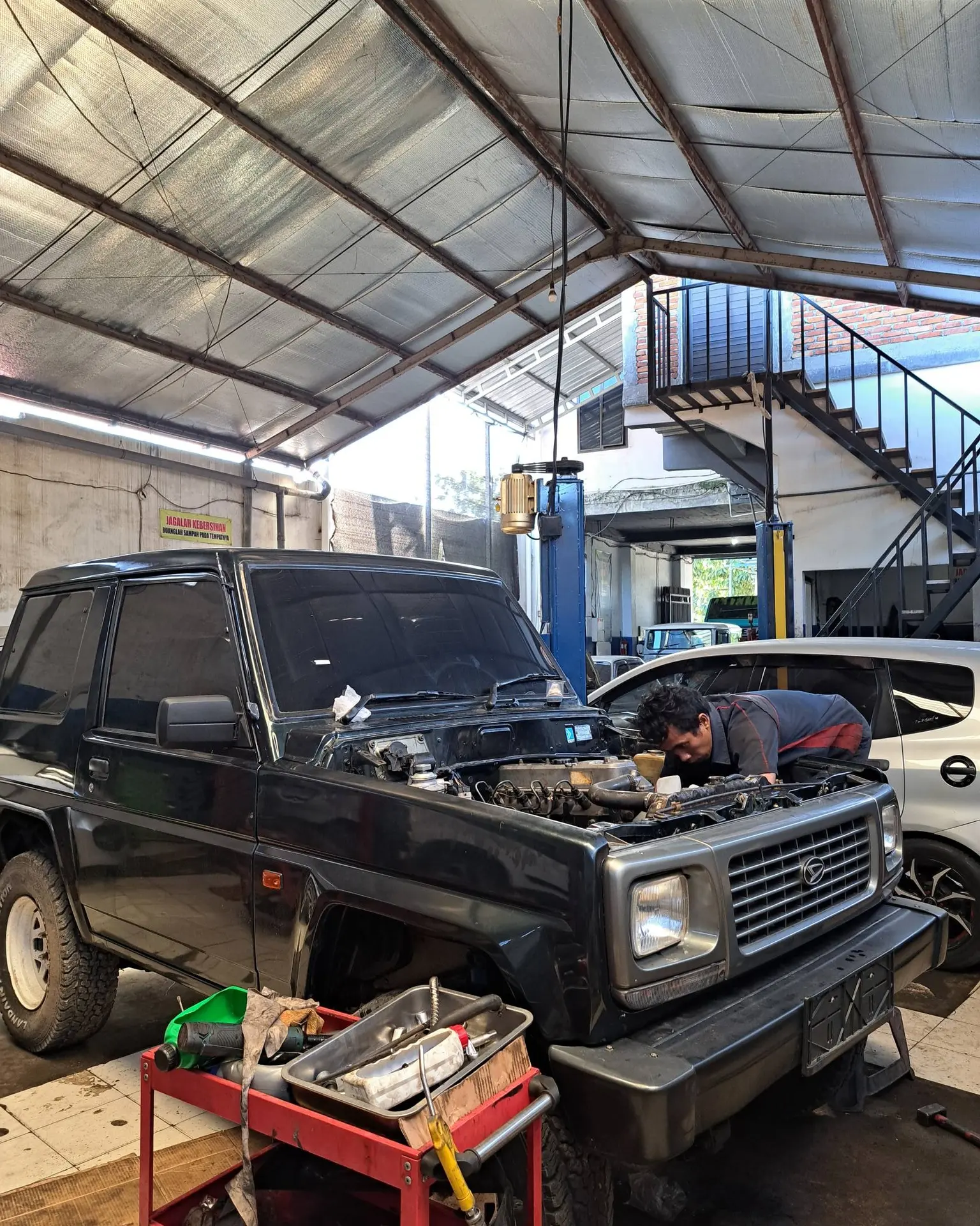 Interior bengkel Wangi Abadi Motor